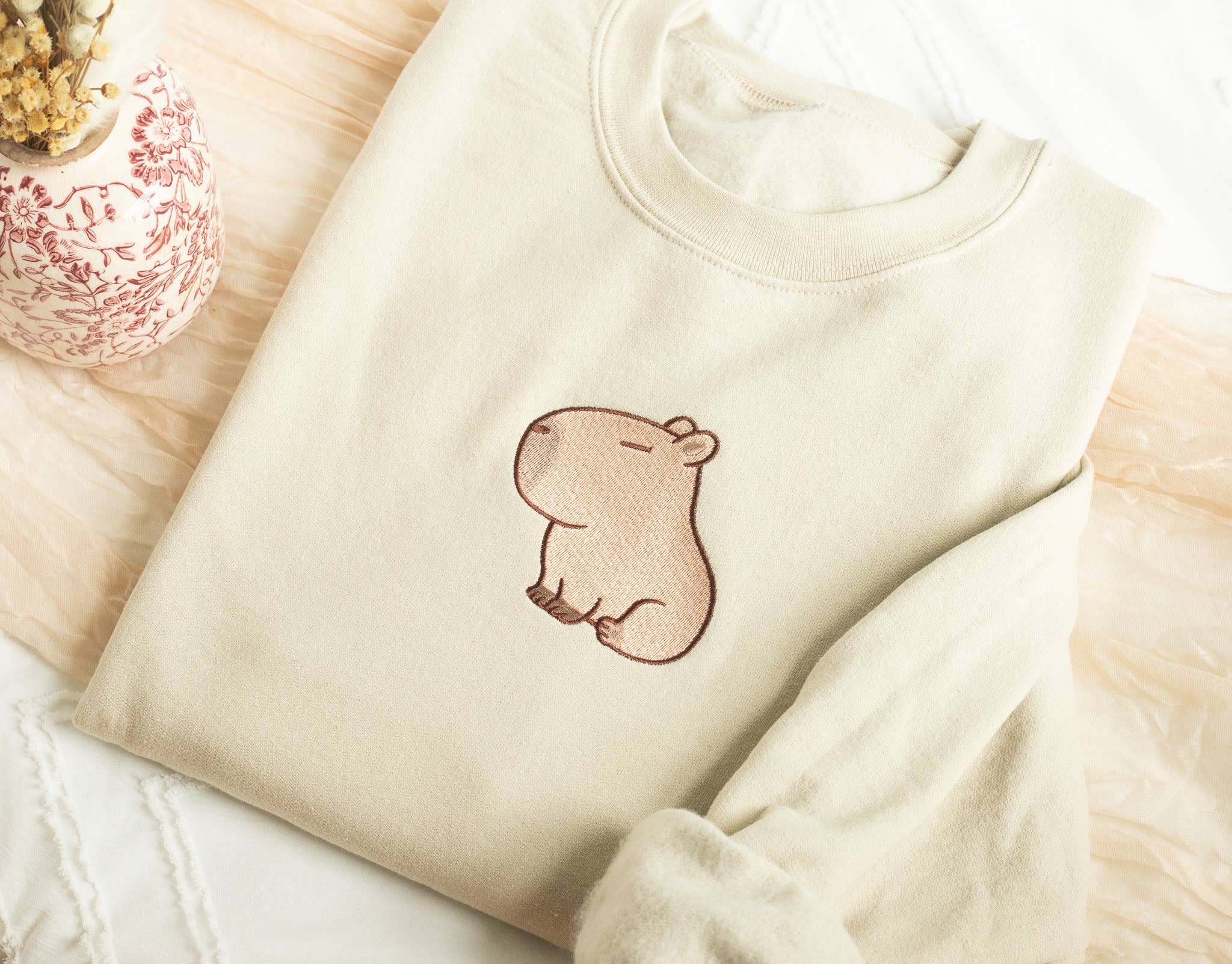 Embroidered Capybara Crewneck – Cozy Sweatshirt for Animal & Pet Lovers